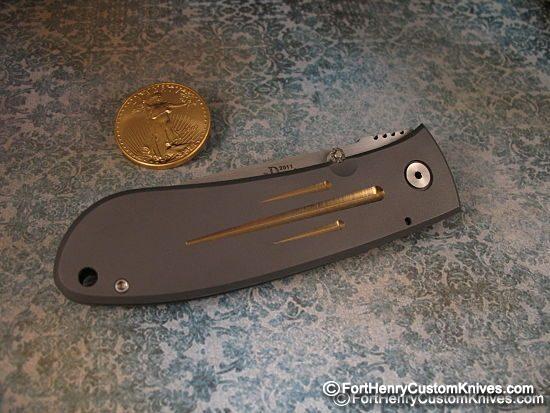 Bob Dozier - Large Folding Hunter w/Graphic