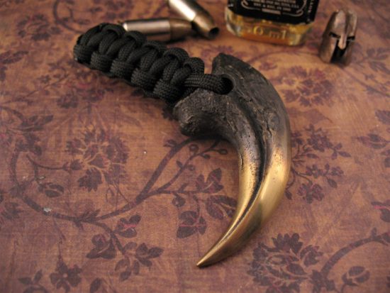 Classy Raptor - Raptor Claw