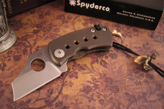 Spyderco / Jon McNees - McBee w/Stinger & Bead - Bronze