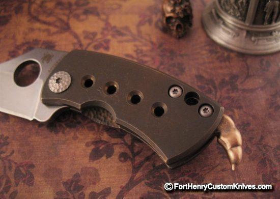 Spyderco / Jon McNees - McBee w/Stinger & Bead - Bronze - Image 4