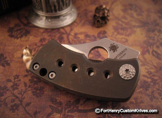 Spyderco / Jon McNees - McBee w/Stinger & Bead - Bronze - Image 2