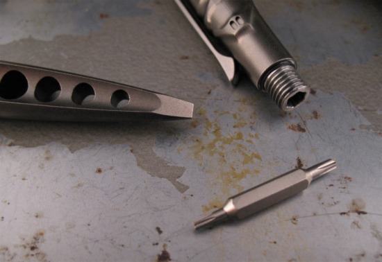 Rike Knife - Tactical MultiTool - Titanium - Image 5