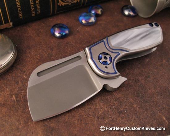 Quest Knives - Kutzu V2 Flipper - Pearl Inlay