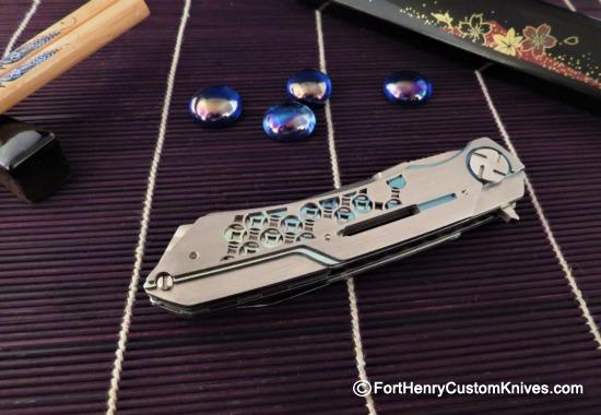 Dew Hara Mini Mina closed