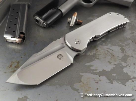 Alpha Hunter - White Knight Apocalypse #4